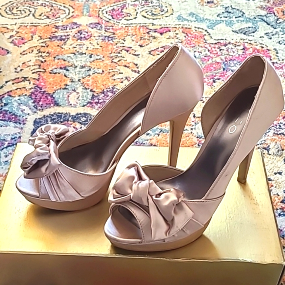 Satin Platform Heels w Bow